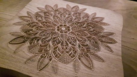 Gravure mandala floral